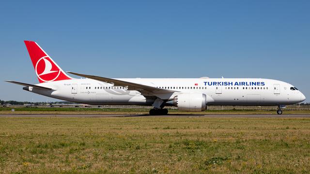 TC-LLH::Turkish Airlines